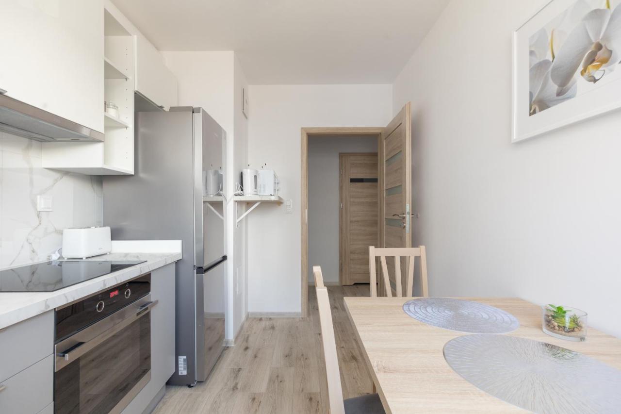 Metro Targowek Homely Apartment Warsaw Exterior photo